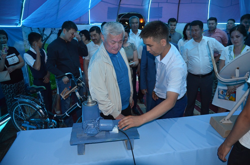 Shalqar aýdanynyń kúnderinde ınnovasııalyq úlgidegi kıiz úı tigildi