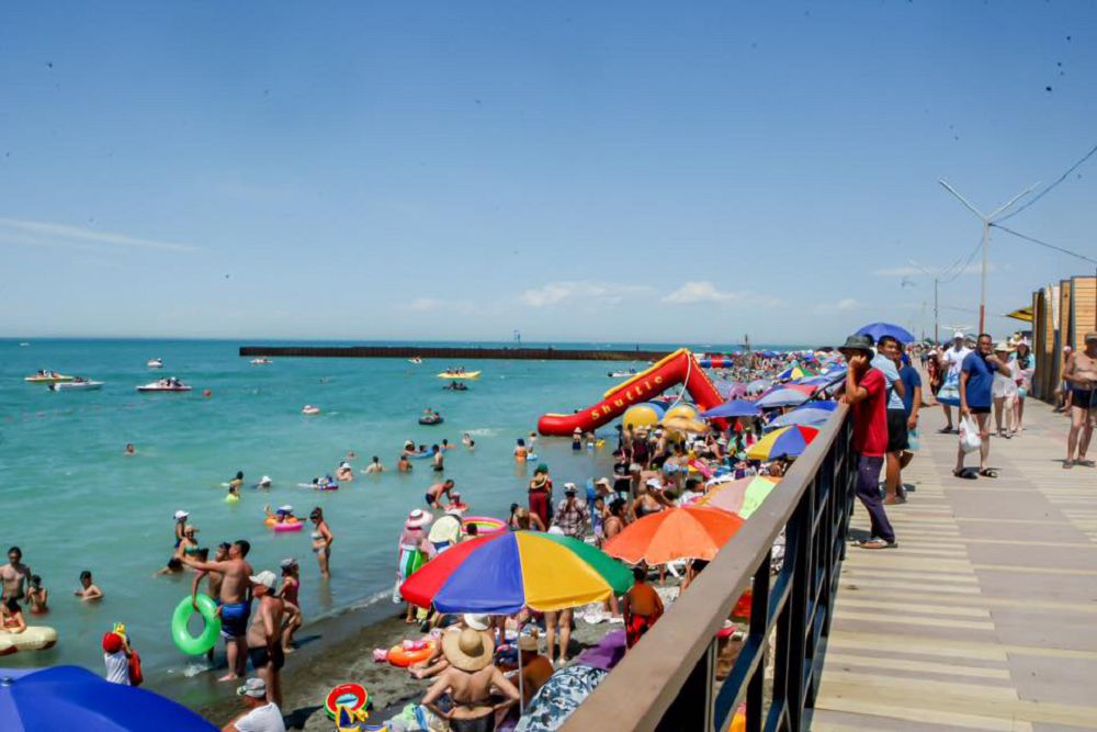 Týrızm: Aıdyndy Alakólge aǵylǵan adam kóp