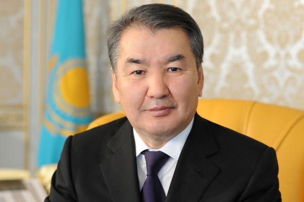 Q. Mámı halyqaralyq konferensııaǵa qatysty
