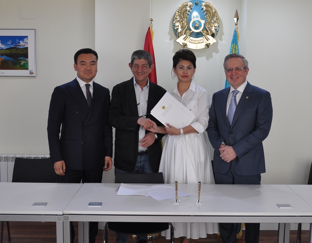 Qazaq ádebıeti antologııasy ıspan tilinde shyǵady