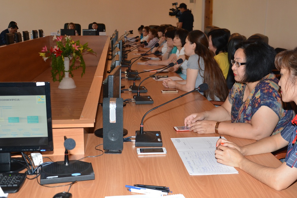 Elimizde «Ǵylym qorynyń» konkýrstarynda iriktelgen 96 joba júzege asqan