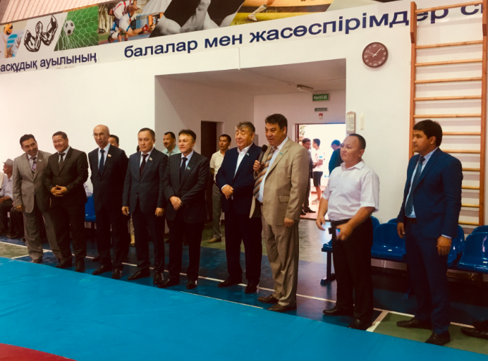 Depýtattar Mańǵystaý oblysyndaǵy sport mektebine bardy