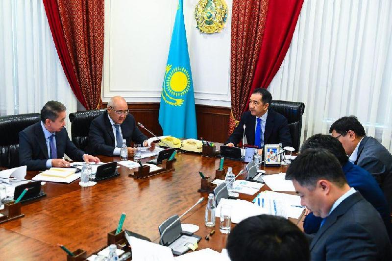 Baqytjan Saǵyntaev shaǵyn nesıe berý máselesi jóninde keńes ótkizdi
