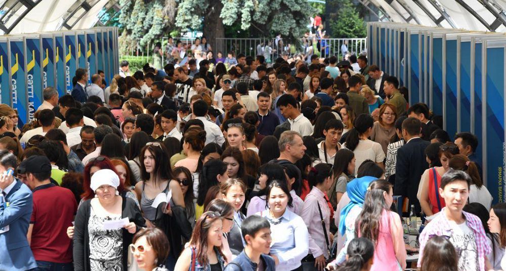 Jumyssyz jastarǵa jol kórsetetin joba