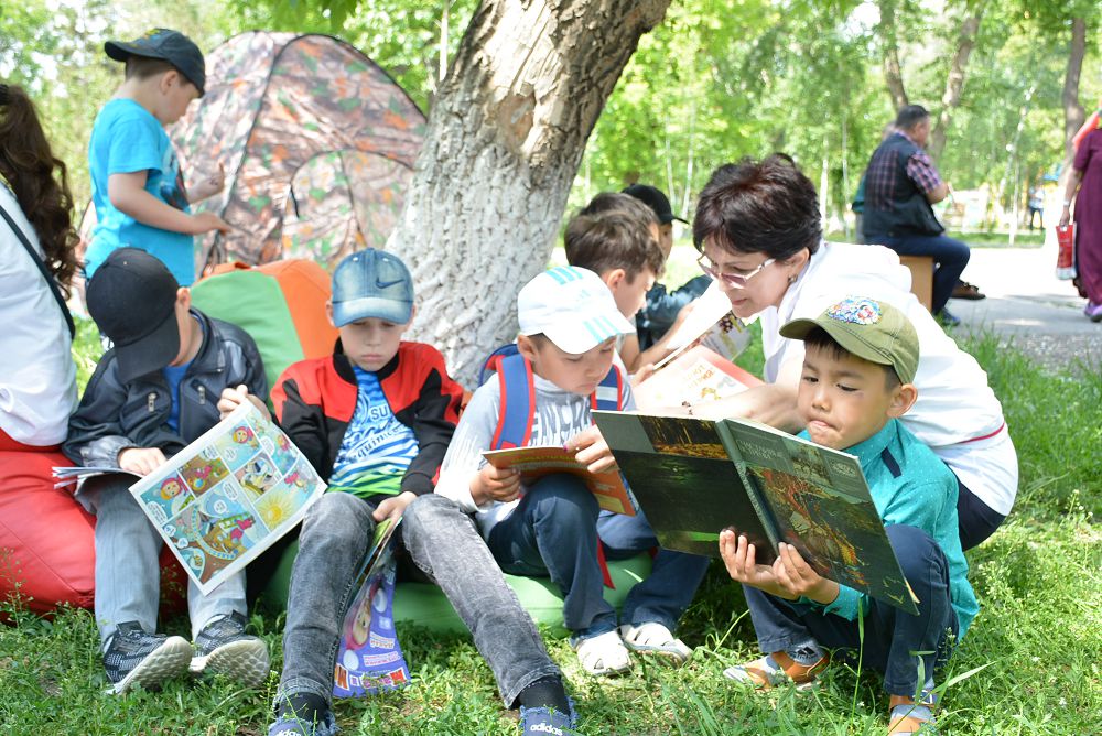 Ashyq aspan astyndaǵy kitaphana