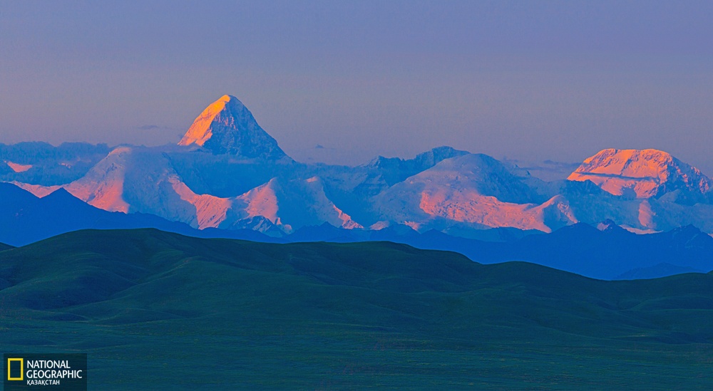 Hantáńiri shyńyna medıa ekspedısııa attandy