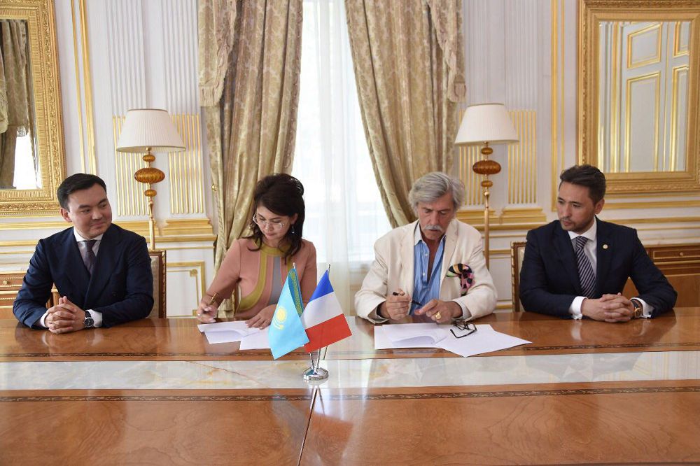 Qazaq ádebıetiniń fransýz tilindegi antologııalary shyǵady