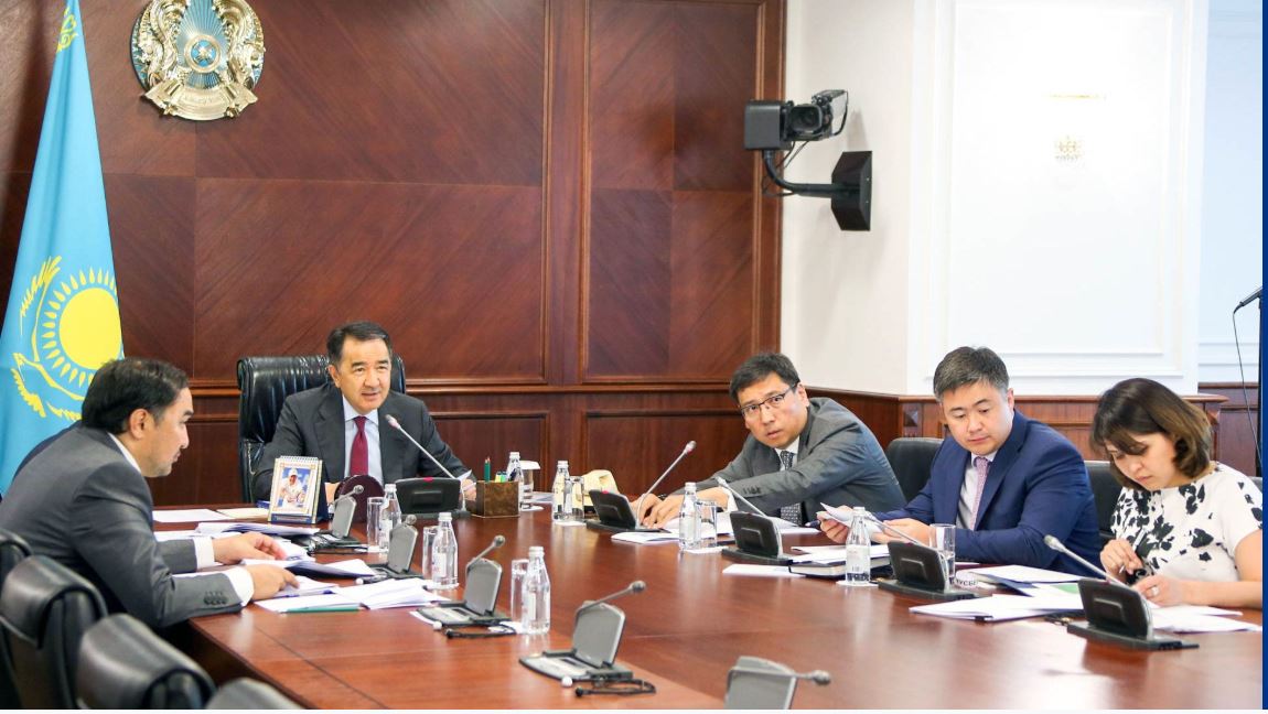 B.Saǵyntaev Qaraǵandy jáne Qyzylorda oblystaryn damytý máseleleri jóninde keńes ótkizdi