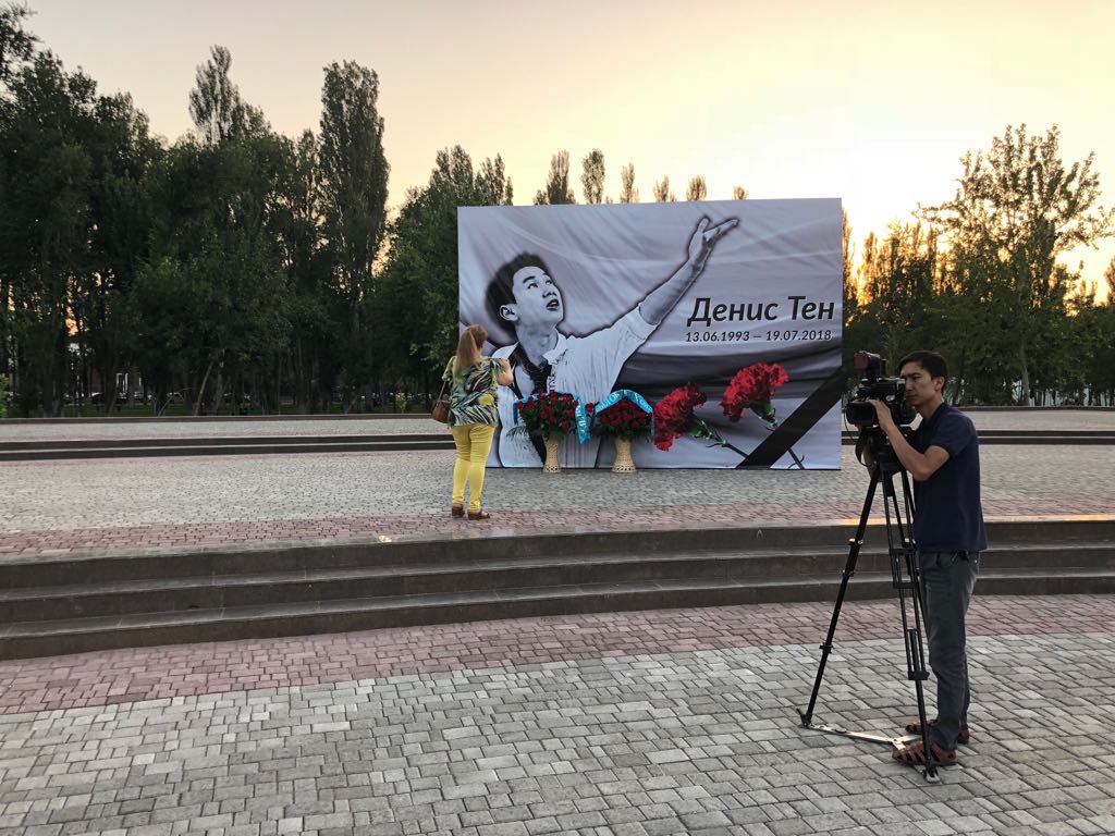 Taraz qalasyna Denıs Tendi eske alýǵa arnalǵan banner ornatyldy