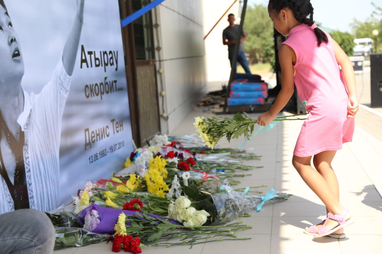 Atyraýlyqtar Denıs Tenmen qoshtasty