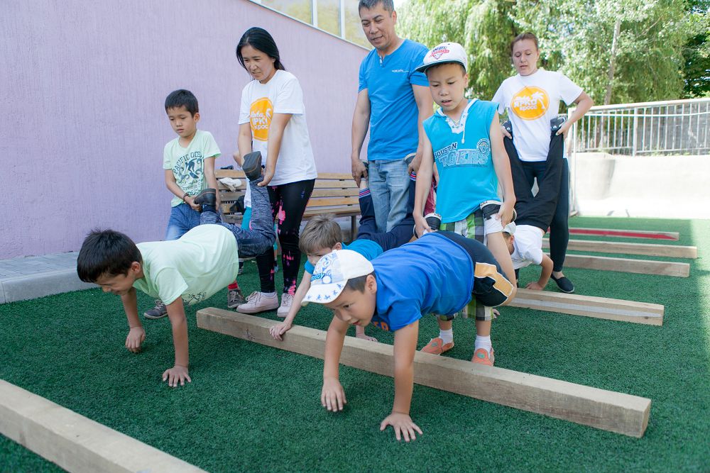 Álemde árbir 45-shi bala aýtızmmen dúnıege keledi
