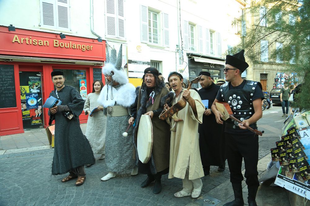 «Qorqyttyń kóri» – Avınonda