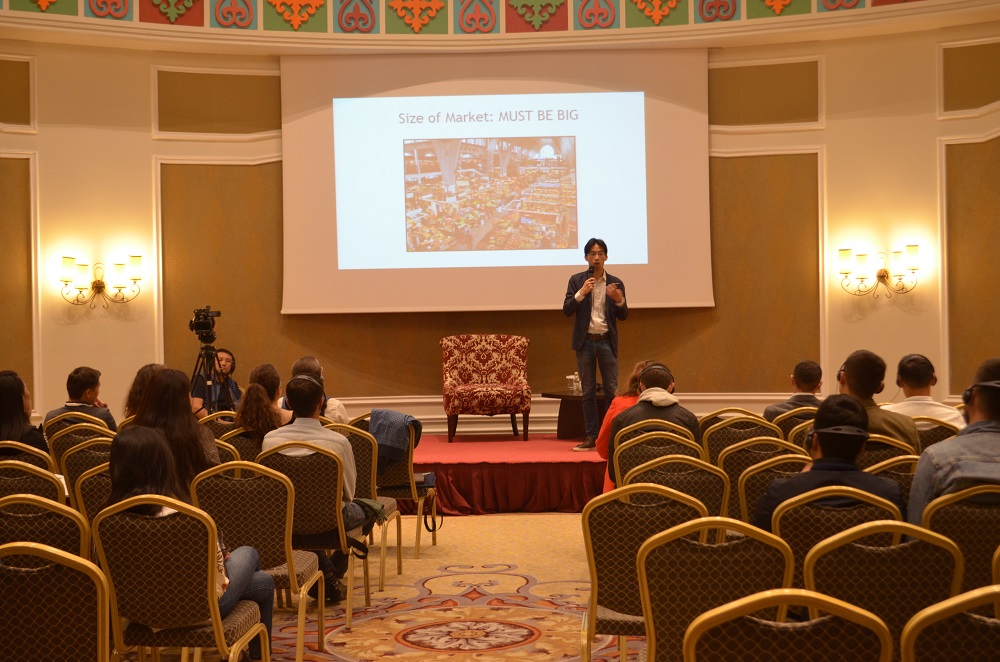 Halyqaralyq sarapshylar sheberlik sabaqtaryn ótkizdi