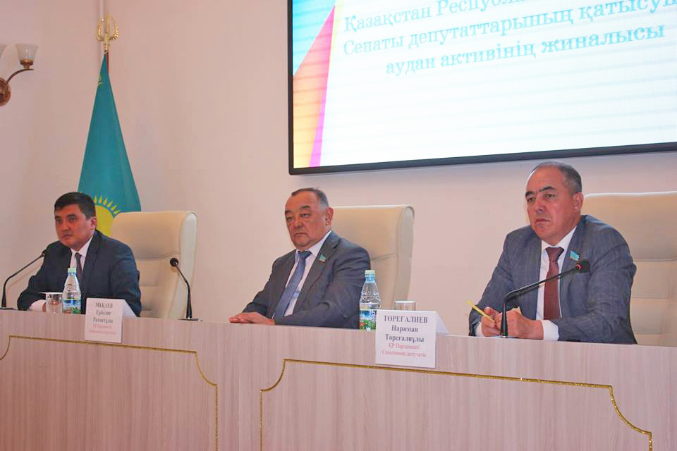 Senatorlar Batys Qazaqstan oblysyndaǵy Jánibek aýdanynda boldy