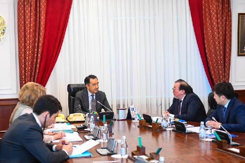 Baqytjan Saǵyntaev Qazaqstan Jazýshylar odaǵynyń ókilderimen kezdesti