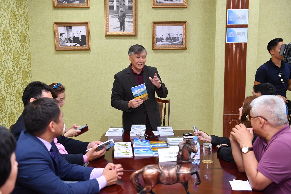 Baıanǵalı Álim­­janovtyń 4 kitabynyń tanystyrylymy óti