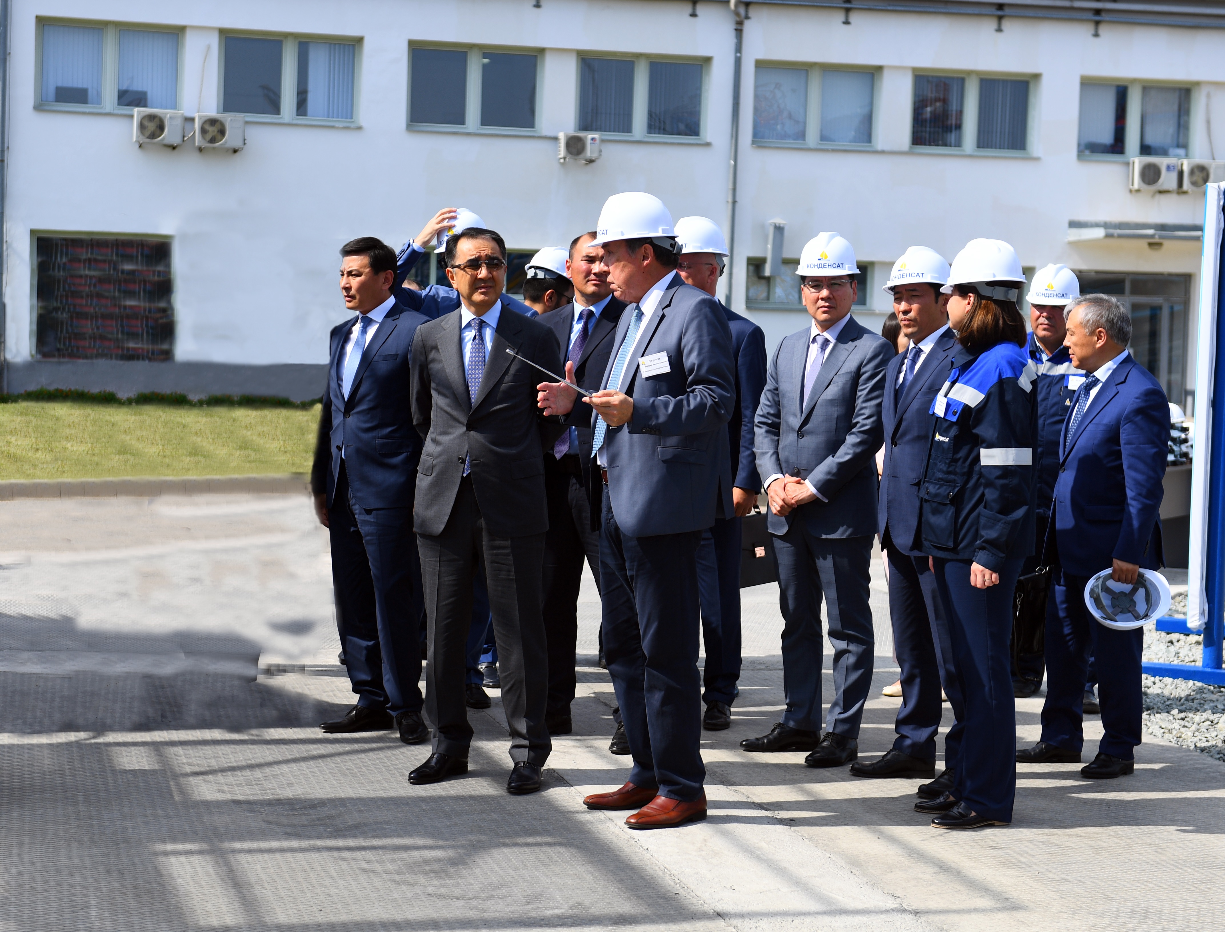 Baqytjan Sa­ǵyn­taev BQO-ǵa jumys sapary barysynda iri ónerkásiptik nysandardy aralady