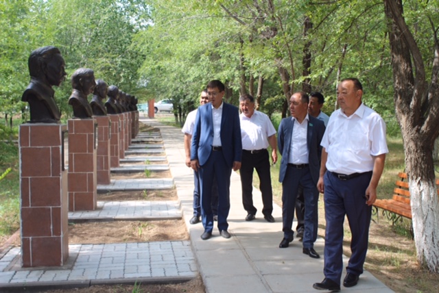 Depýtattar Qaztalov aýdanynyń áleýmettik-ekonomıkalyq jaǵdaıymen tanysty