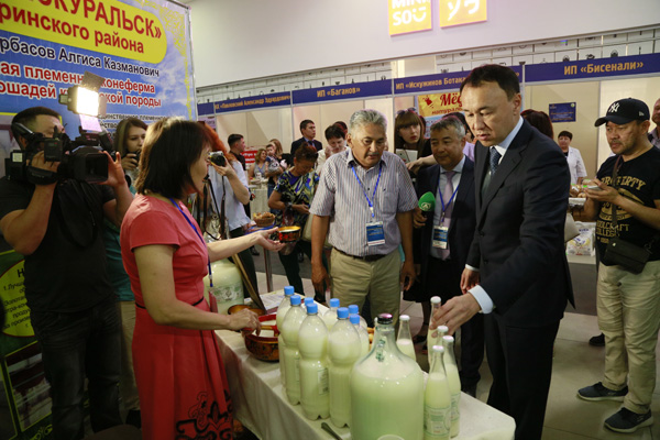 Qostanaıda «Qazaqstannyń úzdik taýarlary» kórme-baıqaýy ótti