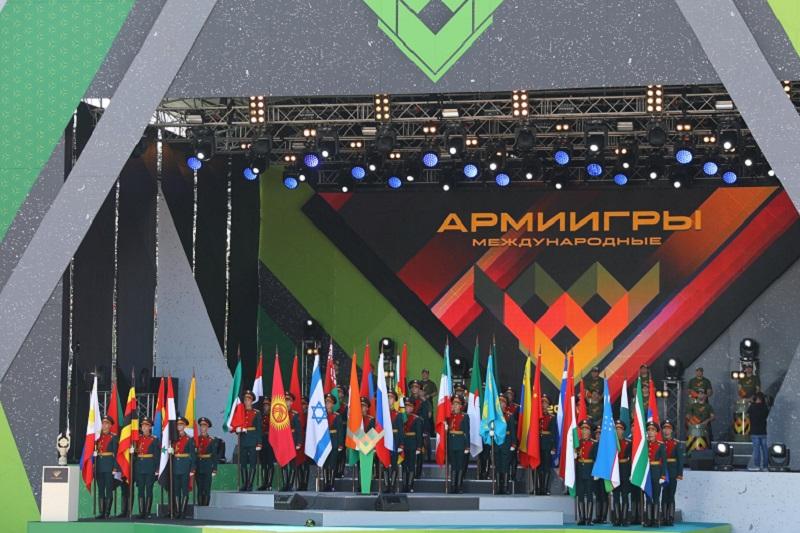 QR Qorǵanys mınıstri Reseıde halyqaralyq Armııa oıyndarynyń ashylýyna qatysty