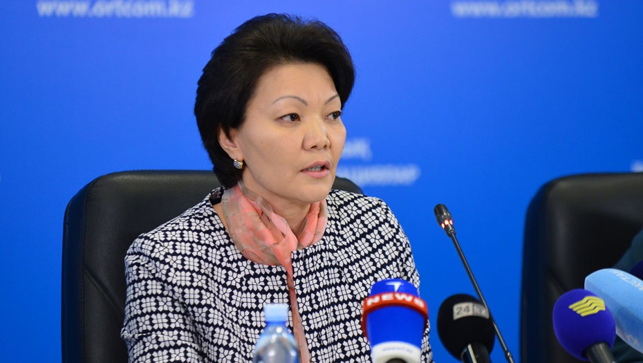  Svetlana Jaqypova páter, kólik satýdan túsken aqshadan zeınetaqy qoryna jarna aýdarý týraly zańdaǵy ózgeristerdi túsindirdi