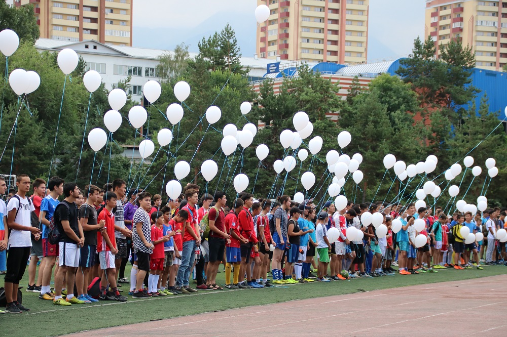 Almatyda fýtzalshylar Denıs Tendi eske aldy