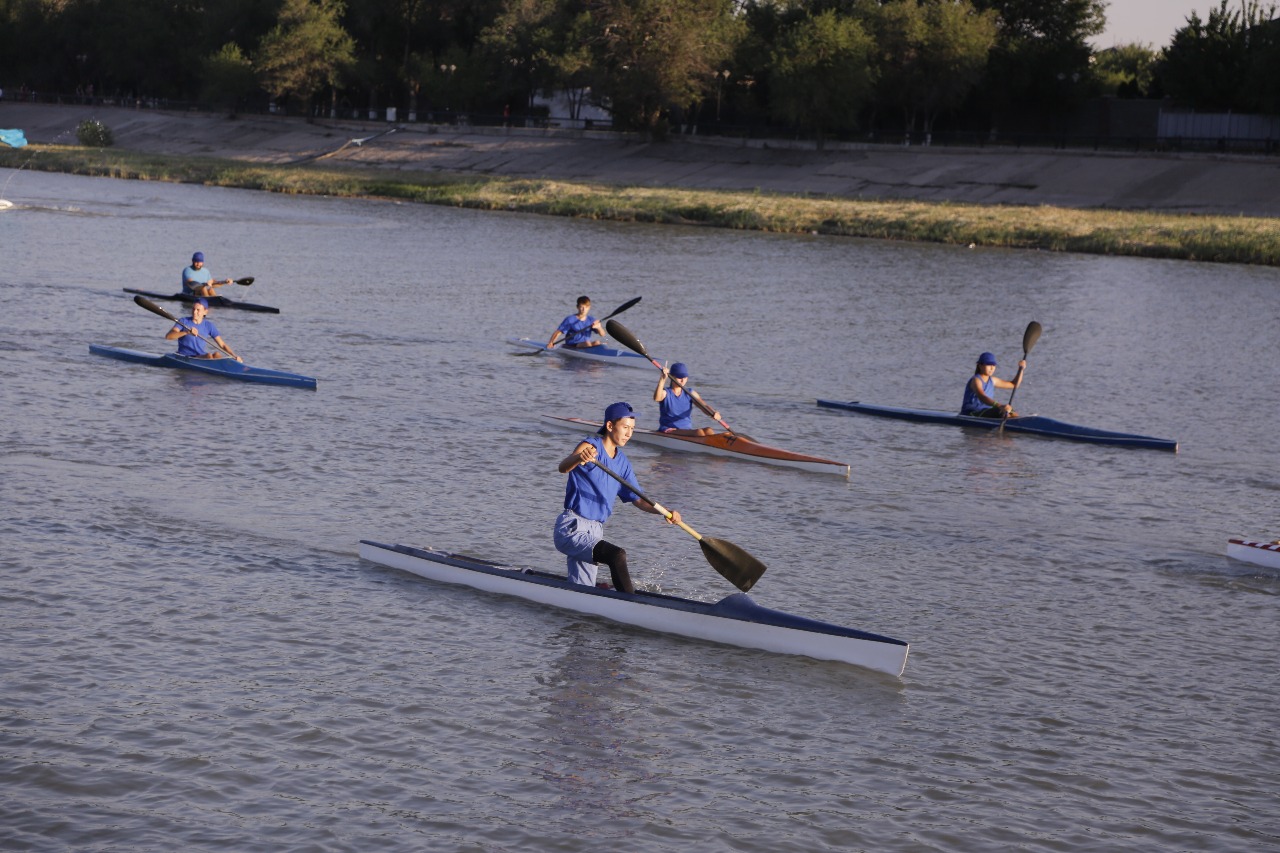 Atyraýda shaǵyn qaıyqtar sherýi ótti
