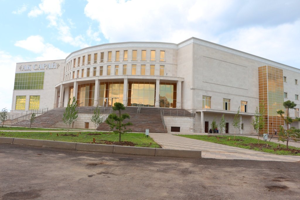 Kásipker óz qarajatyna salǵan ǵımarattyń bir bóligin ákimdikke tegin berdi