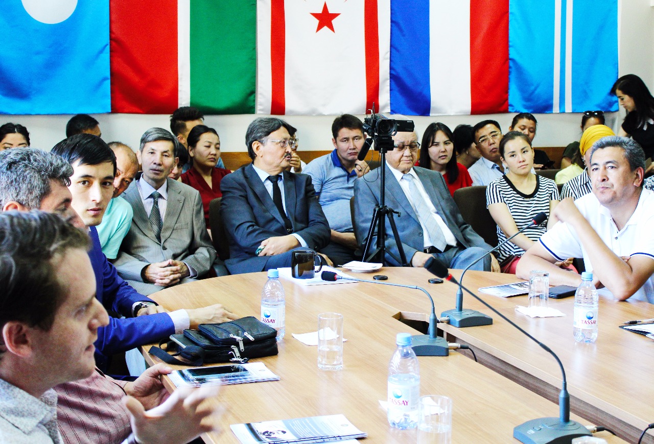 Sheteldik ǵalymdardyń qatysýymen lıngvıstıkalyq semınar ótti