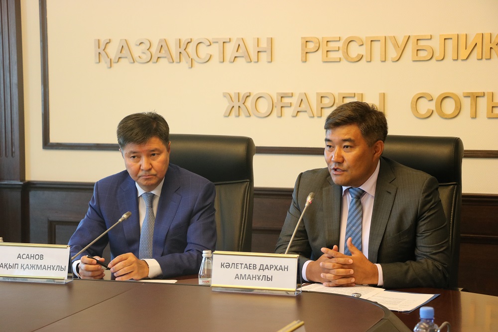 Darhan Káletaev pen Jaqyp Asanov medıasııa salasyndaǵy memorandýmǵa qol qoıdy