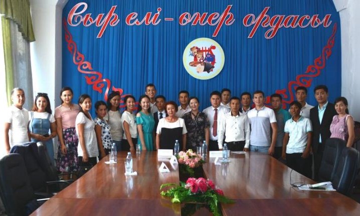 Qyzylordada jastar kerýeni aýdandardy aralap júr