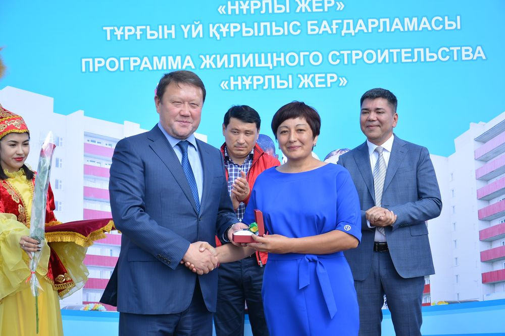 Petropavlda kópqabatty turǵyn úı paıdalanýǵa berildi