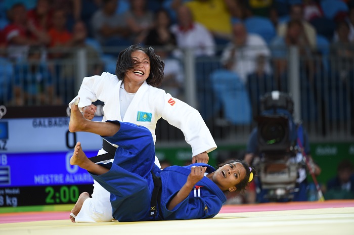 Dzıýdoshy qyzdar úsh júlde alýdy kózdeýde