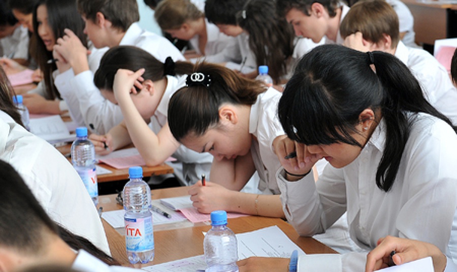 Qazaqstanda ekinshi ret UBT tapsyrý bastaldy