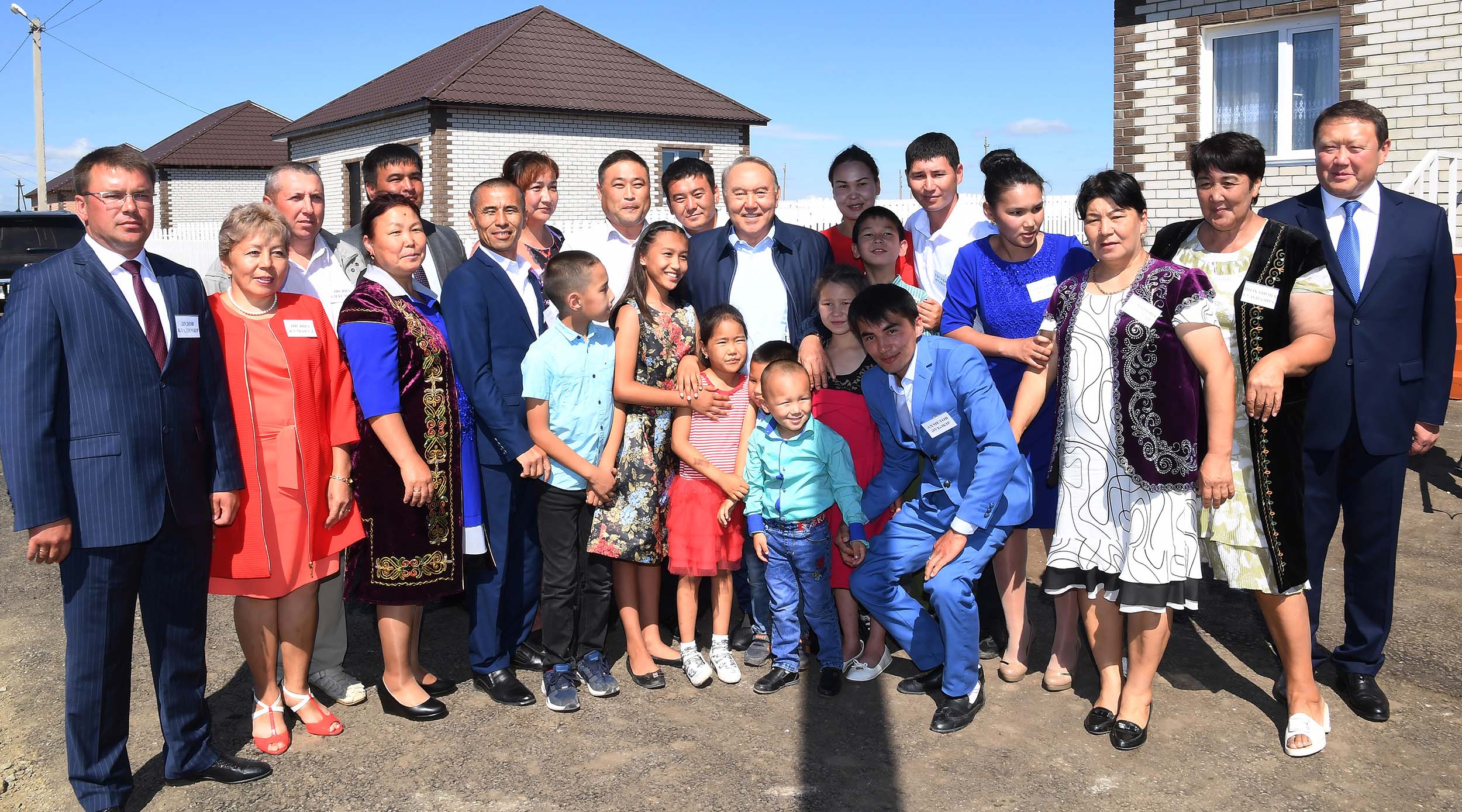 Elbasy Ilıchevka aýylyndaǵy turǵyn úı qurylysymen tanysty