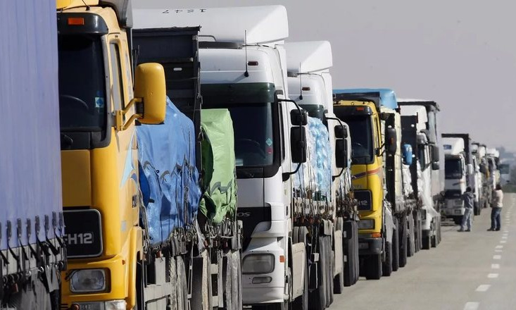 О́zbekstanǵa Qazaqstan arqyly ótetin avtokólik aǵyny kóbeıdi