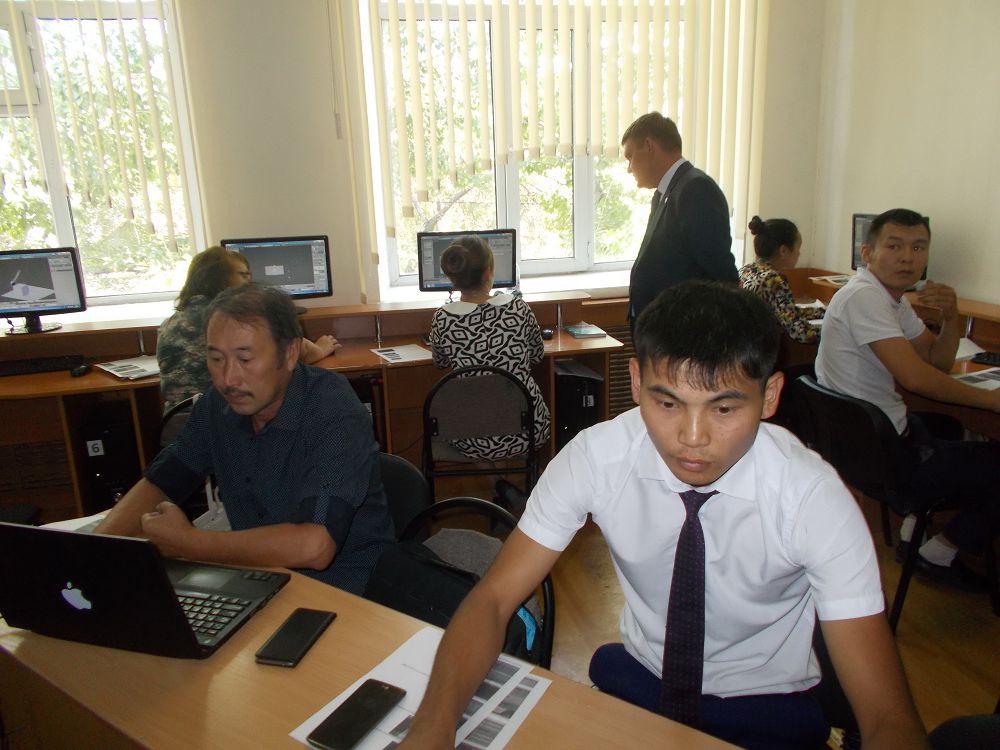 Jańa jobalardy meńgerip jatyr