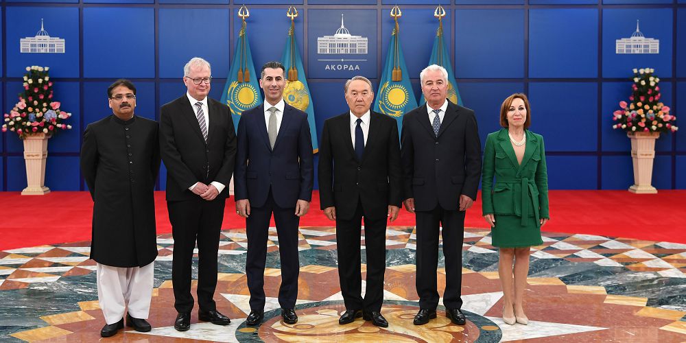 Senim gramotalaryn qabyldady