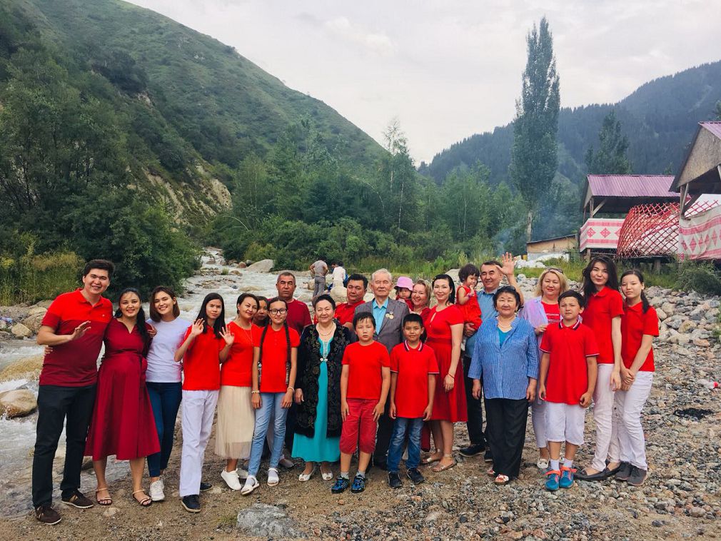 Imanǵalıevter otbasy «Mereıli otbasy» baıqaýynyń Almaty qalalyq irikteý kezeńinde bas júldeni ıelendi