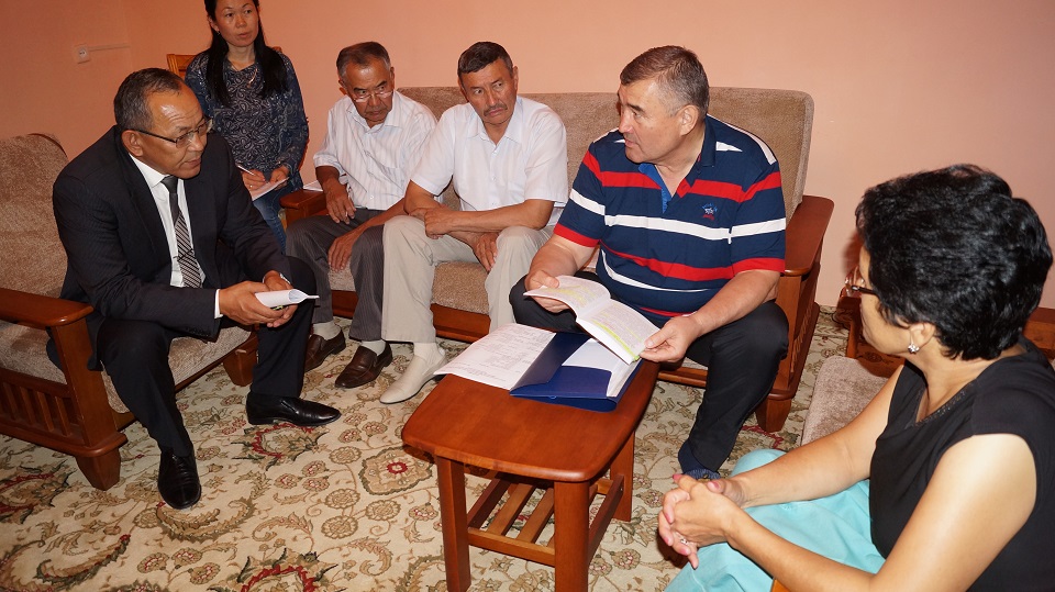 Senat depýtaty ShQO turǵyndarynyń usynystaryn tyńdady