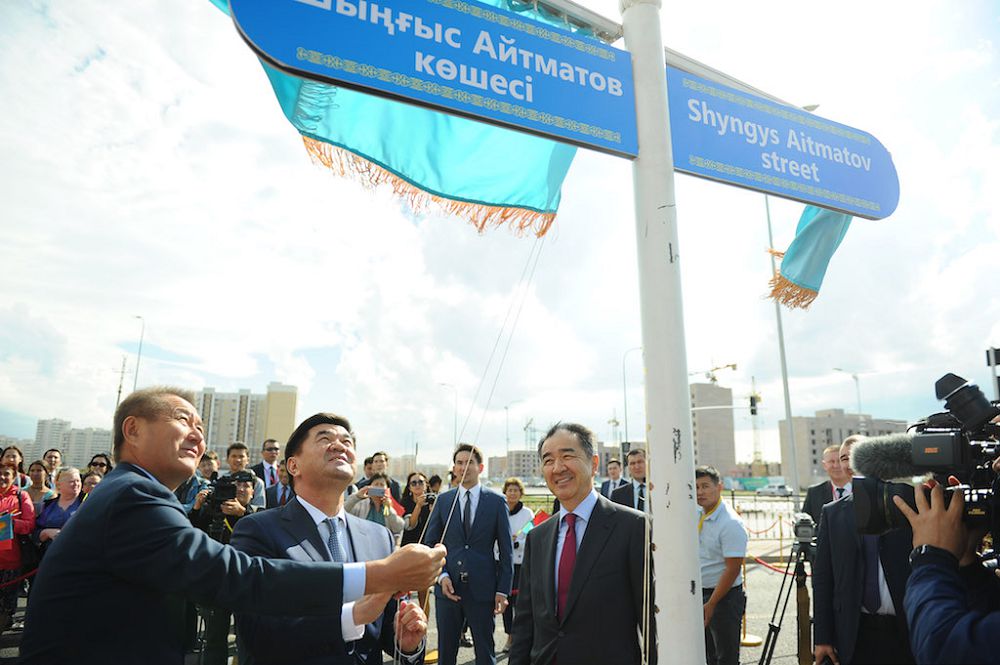 Astanada Shyńǵys Aıtmatov atyndaǵy kóshe ashyldy