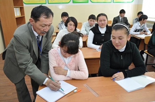 Er muǵalimder nege az?