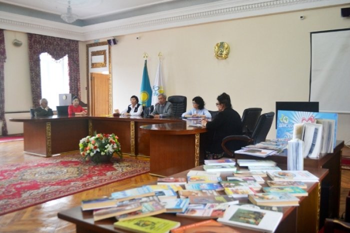 Depýtattar Almatyda «Belsendi uzaq ómir súrý» ortalyǵyn aralady