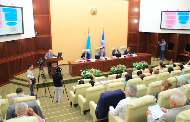 Almatyda «Latyn álipbıine kóshýdiń ǵylymı-uıymdastyrýshylyq mindetteri» taqyrybynda semınar-keńes ótti