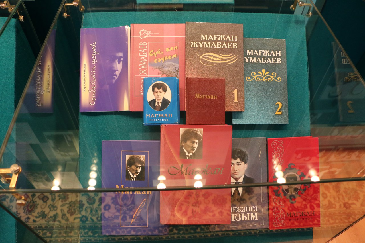 Maǵjan Jumabaevtyń óleńderi ázerbaıjan tiline aýdaryldy