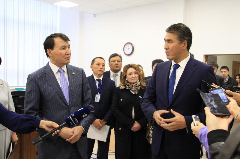 Áset Isekeshev pen Alık Shpekbaev Astanadaǵy Ikomek jedel əreket ortalyǵyna bardy