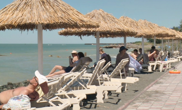 Alakólde bıyl 600 myńnan astam týrıst demaldy