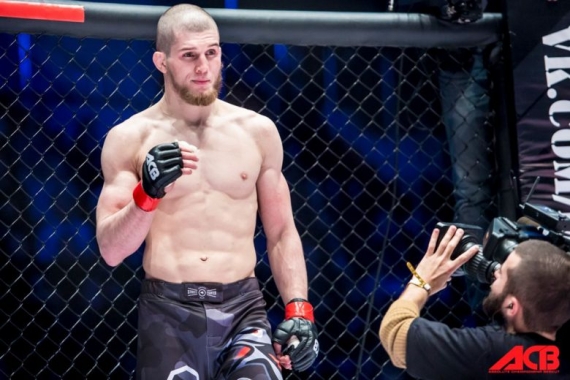 Erejesiz jekpe-jek sheberi Iýsýf Raısov Almatyǵa keldi