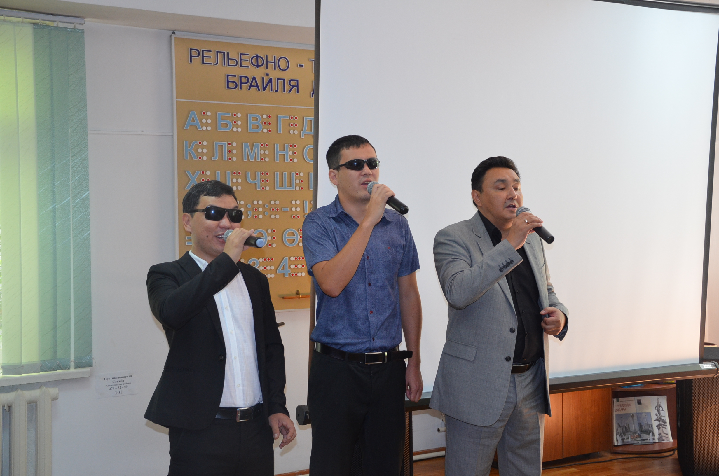 Zaǵıp jandarǵa arnalǵan kitaphanada Konstıtýsııa kúnine oraı ádebı-sazdy kesh ótti