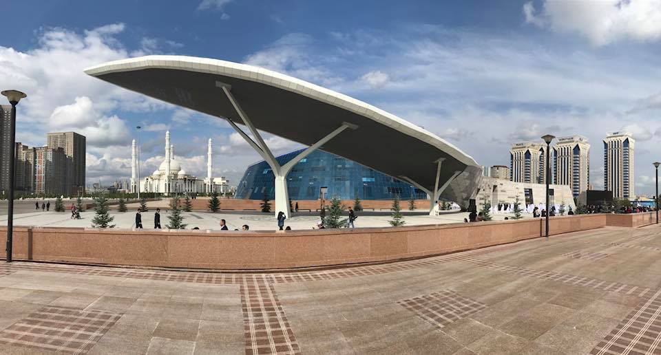 Elbasy «Beıbitshilik qabyrǵasy» monýmentiniń ashylý saltanatyna qatysty